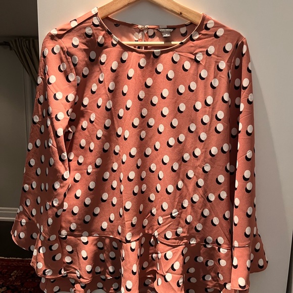 Ann Taylor Blouse. Wear once only. Size Medium. - Picture 2 of 5